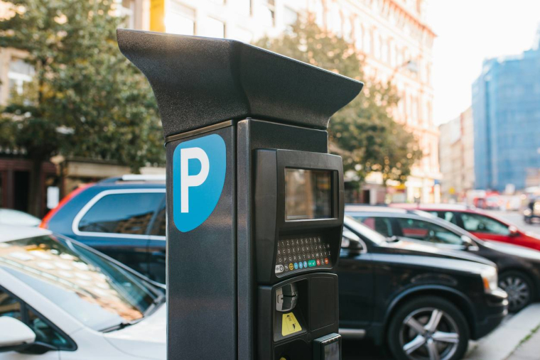 Vers un stationnement « au poids » dans les villes ?-iStock-franz12