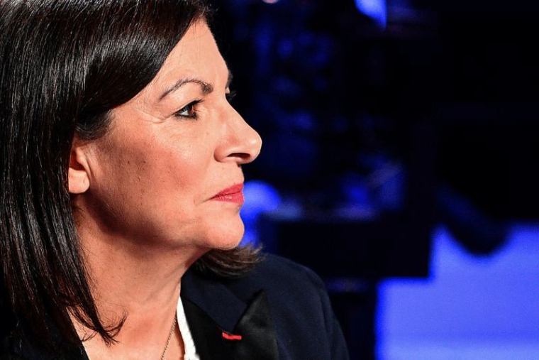 PARIS VA INSTALLER DU GEL HYDROALCOOLIQUE DANS LES LIEUX PUBLICS, LES ÉCOLES, ANNONCE HIDALGO