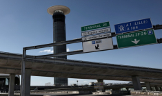La tour de contrôle de l’aéroport de Roissy-Charles-de-Gaulle, près de Paris, le 3 juillet 2025 ( AFP / Thibaud MORITZ )