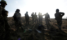 Des soldats font des manoeuvres près de Kreminna, Ukraine