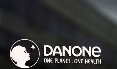 Logo du groupe Danone au siège de l'entreprise à Rueil-Malmaison