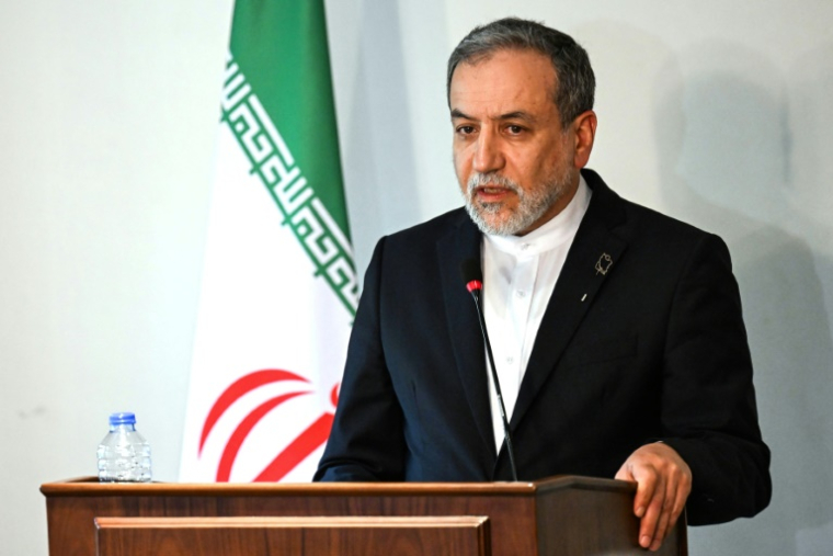Le ministre iranien des Affaires étrangères Abbas Araghchi lors d'une conférence de presse au Caire, en Egypte, le 2 juin 2025 ( AFP / - )