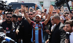 Mohamed Salah à son arrivée en Turquie, pour signer avec le Trabzonspor