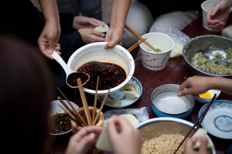 La crise du coronavirus ressuscite les clichés autour de la nourriture chinoise (Crédit photo: Frank Zhang - Unsplash)