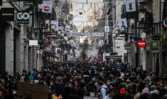 Le rythme des réformes visant à réduire les inégalités entre les hommes et les femmes a fortement ralenti en 2022, pour atteindre son niveau le plus bas depuis 20 ans, selon la Banque mondiale.  ( AFP / PHILIPPE LOPEZ )