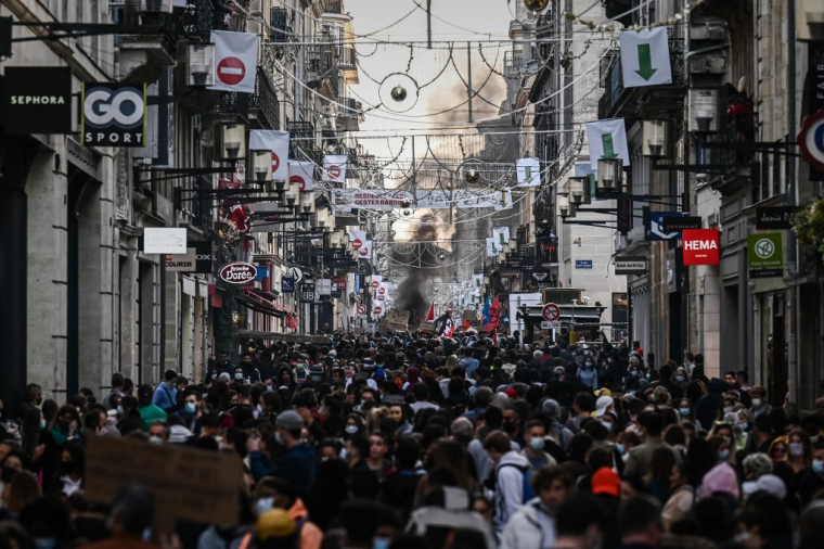 Le rythme des réformes visant à réduire les inégalités entre les hommes et les femmes a fortement ralenti en 2022, pour atteindre son niveau le plus bas depuis 20 ans, selon la Banque mondiale.  ( AFP / PHILIPPE LOPEZ )