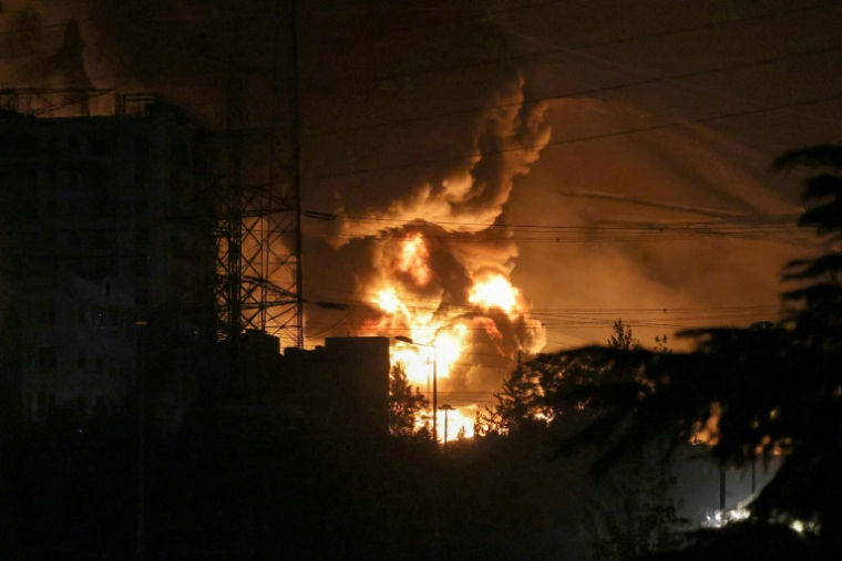 Un incendie s'est déclaré dans un dépôt de carburant à Téhéran, le 15 juin 2025 ( AFP / ATTA KENARE )