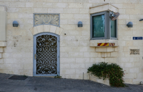 L'entrée du consulat britannique de Jerusalem-Est, le 8 octobre 2026 ( AFP / John Wessels )