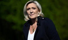 La présidente du groupe parlementaire du Rassemblement national, Marine Le Pen, à Paris, le 6 avril 2025 ( AFP / JULIEN DE ROSA )