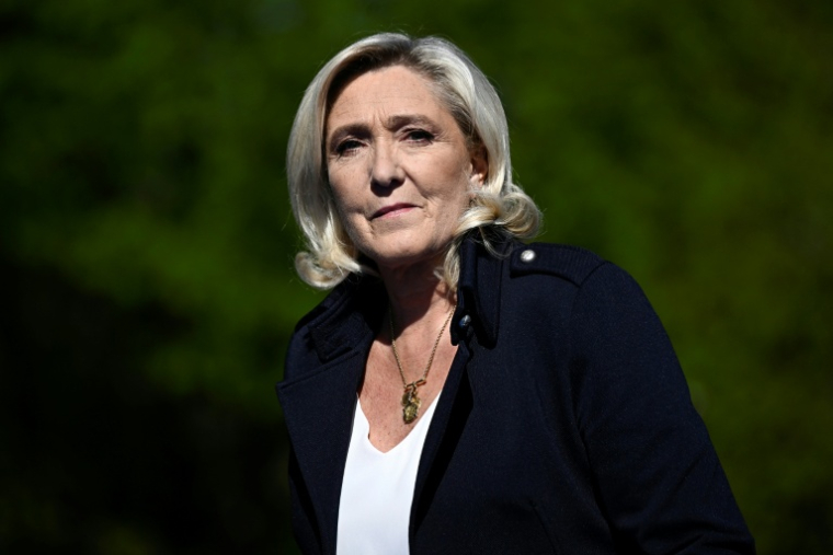 La présidente du groupe parlementaire du Rassemblement national, Marine Le Pen, à Paris, le 6 avril 2025 ( AFP / JULIEN DE ROSA )