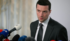 Le chef du Rassemblement national Jordan Bardella s'exprime lors d'une conférence de presse à Bruxelles le 11 juin 2026  ( AFP / NICOLAS TUCAT )