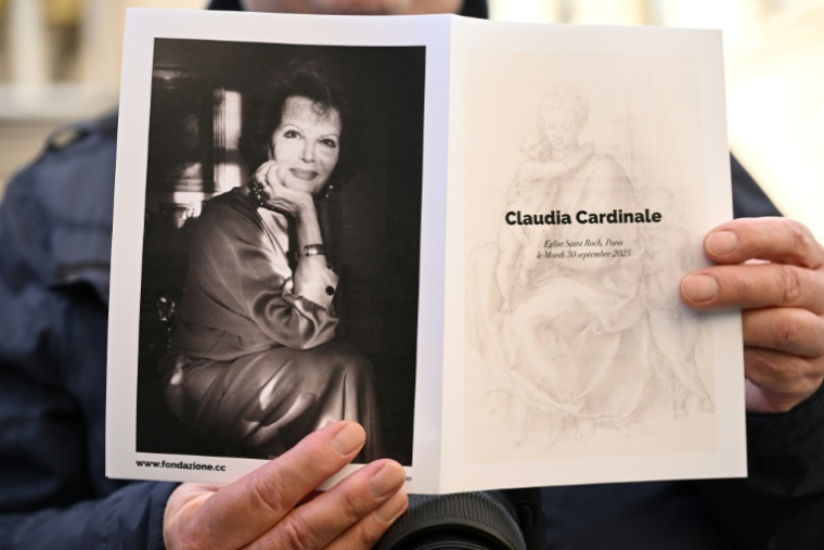 Livret des funérailles de l'actrice franco-italienne Claudia Cardinale à l'église Saint-Roch à Paris le 30 septembre 2025  ( AFP / Bertrand GUAY )