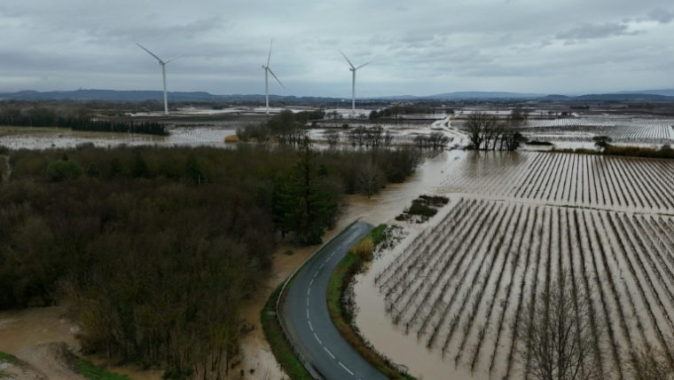 Vue aérienne des inondations à Coursan, dans l'Aude, en raison de la crue de l'Aude provoquée par des pluies torrentielles, le 19 janvier 2026  ( AFP / Lionel BONAVENTURE )