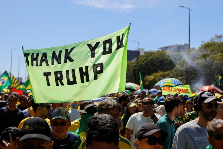 Manifestation de partisans de l'ex-président brésilien Jair Bolsonaro devant la Banque Centrale à Brasilia, le 3 août 2025 ( AFP / Sergio Lima )