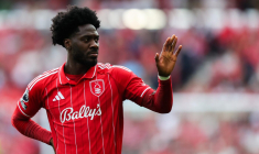 Un joueur de Nottingham avoue draguer la femme d'un autre footballeur