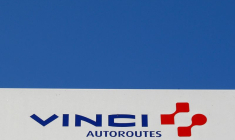 Un logo Vinci sur une autoroute