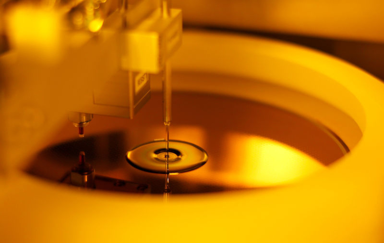 LES FABRICANTS DE PUCES MISENT SUR DE NOUVEAUX RELAIS DE DEMANDE