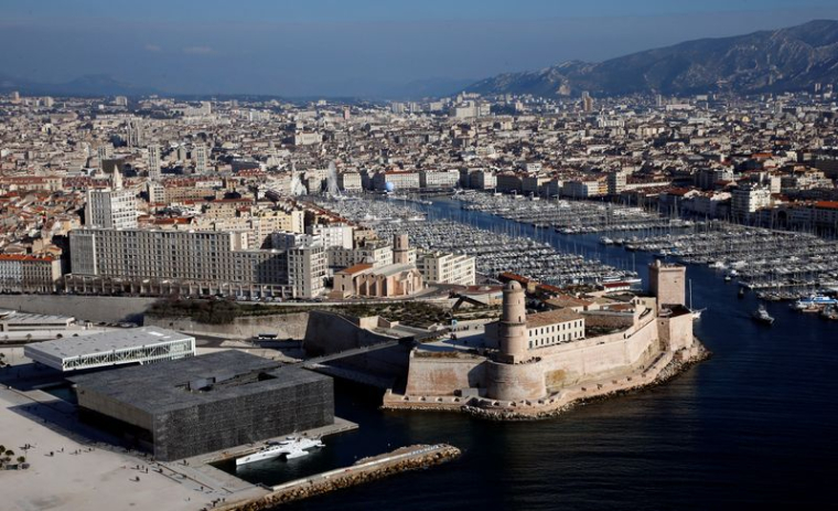 COVID-19: LE MAIRE DE MARSEILLE DEMANDE PLUS DE CONTRÔLES DANS LES AÉROPORTS