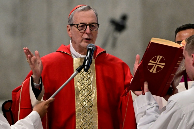 Le cardinal italien Claudio Gugerotti lors de la messe du 7e jour des novendiales à la basilique Saint-Pierre au Vatican, le 2 mai 2025 ( AFP / Tiziana FABI )