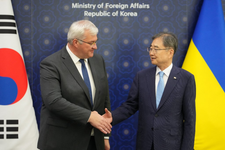 Andriï Sybiga et Cho Hyun, le 30 juin 2026, à Séoul ( POOL / LEE JIN-MAN )