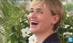 77e Festival de Cannes : Judith Godrèche mains sur la bouche avant la projection de son film "Moi aussi"