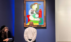 Le tableau de Pablo Picasso "Femme à la Montre" de 1932 est exposé lors d'une vente aux enchères chez Sotheby's à New York