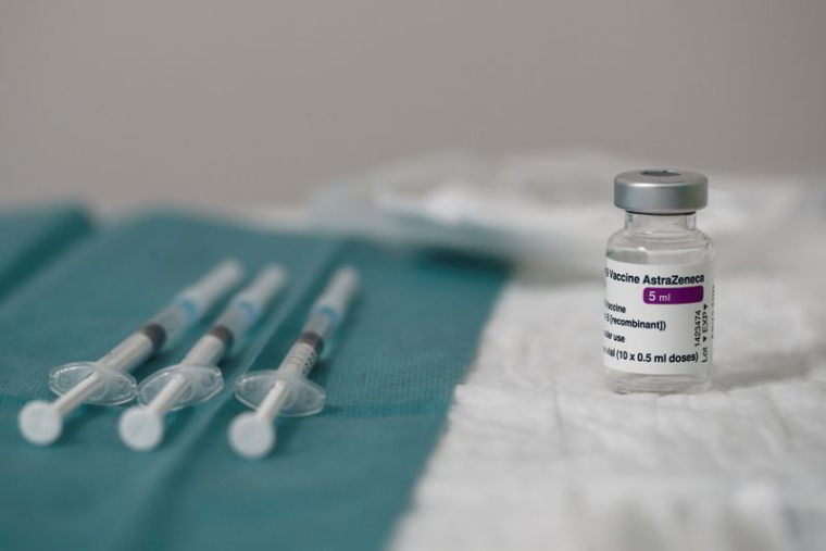BRUXELLES PROLONGE À FIN JUIN LE CONTRÔLE DES EXPORTATIONS DE VACCINS, SELON SOURCE