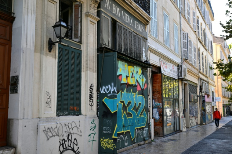 Des boutiques fermées dans le centre-ville de Marseille, le 22 octobre 2025 ( AFP / Christophe SIMON )