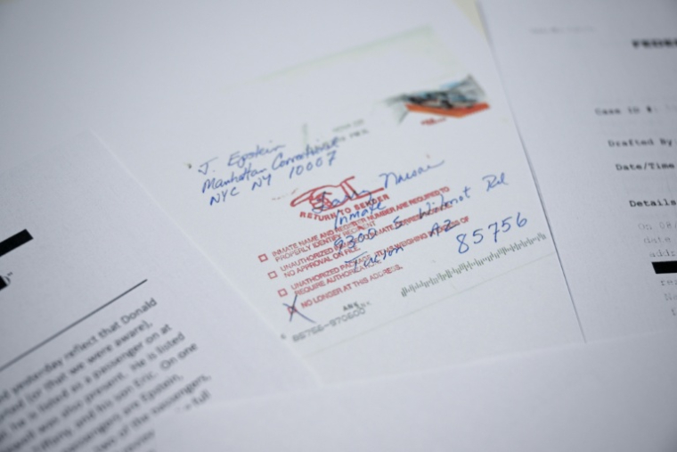 Une nouvelle série de dossiers publiés par le gouvernement américain concernant le criminel sexuel Jeffrey Epstein, le 23 décembre 2025 à Washington ( AFP / STAFF )