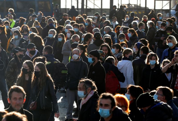 CORONAVIRUS: MOINS DE 4.500 CONTAMINATIONS EN 24 HEURES EN FRANCE