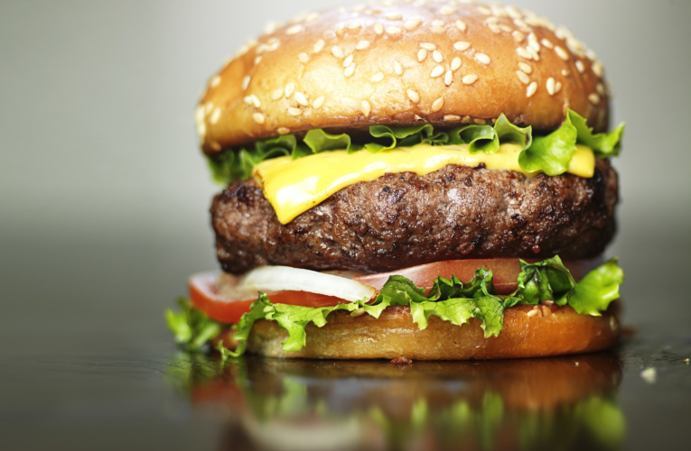 Le hamburger : plus qu’un sandwich (Crédits photo : Shutterstock)