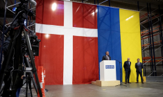 Morten Boedskov et Vyacheslav Bondarchuk à Vojens, au Danemark, le 1er décembre 2025. ( Ritzau Scanpix / BO AMSTRUP )