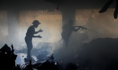 Conséquences d'une frappe israélienne sur une école abritant des personnes déplacées, dans la ville de Gaza