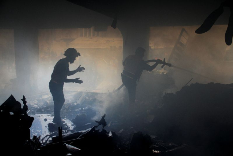 Conséquences d'une frappe israélienne sur une école abritant des personnes déplacées, dans la ville de Gaza