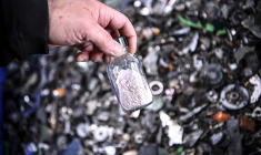 ( AFP / CHRISTOPHE ARCHAMBAULT )