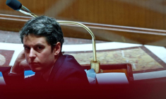 Le Premier ministre répond aux questions du Parlement à Paris