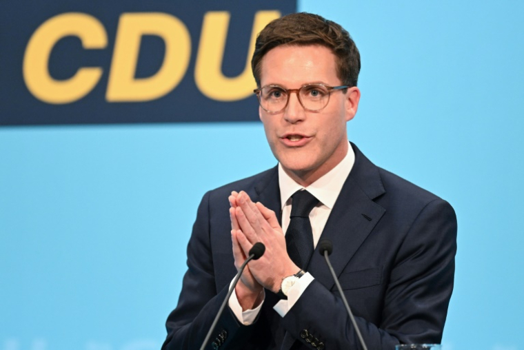 Le candidat de la CDU aux élections régionales dans le Bade-Wurtemberg, Manuel Hagel, le 6 mars 2026 à Stockach, dans le sud de l'Allemagne ( AFP / THOMAS KIENZLE )