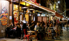 Entre le trafic routier, les terrasses de bars et les avions, le bruit perturbe le sommeil de milliers de Franciliens, ici dans le centre de Paris  le 26 octobre 2020 ( AFP / Ludovic MARIN )