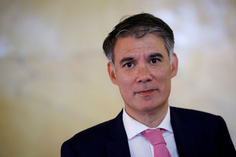 Le premier secrétaire sortant du Parti socialiste (PS), lors d'une rencontre avec des journalistes dans la salle des Pas Perdus à l'Assemblée nationale à Paris