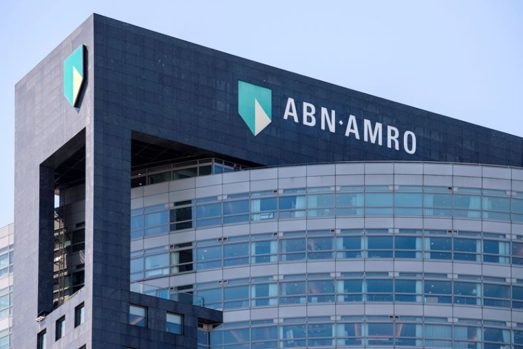 Le logo d'ABN AMRO au siège social à Amsterdam