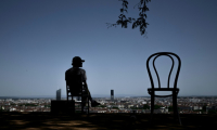 L'épisode de canicule va encore gagner en intensité et s'étendre la semaine prochaine en France, où 84 départements ont été placés en vigilance orange à partir de lundi ( AFP / JEFF PACHOUD )