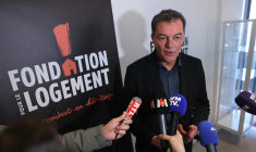 Christophe Robert, délégué général de la Fondation pour le Logement (anciennement Fondation Abbé Pierre), s'exprime devant la presse après avoir présenté la nouvelle identité et le nouveau logo de la fondation, à Paris, le 17 mars 2025. ( AFP / THOMAS SAMSON )