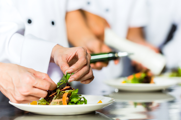 Le concours de cuisiniers amateurs. Crédit photo : Adobe Stock