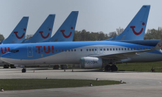 Des avions du voyagiste allemand Tui stationnés sur une piste à l'aéroport de Hanovre