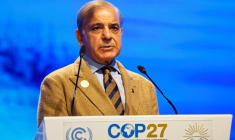 Le Premier ministre pakistanais Shehbaz Sharif s'exprimant lors du sommet sur le climat COP27 à Sharm el-Sheikh, en Égypte