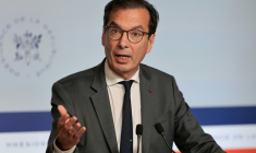 Le ministre du Travail Jean-Pierre Farandou s'exprime après le conseil des ministres le 29 avril 2026 à Paris  ( AFP / Ludovic MARIN )