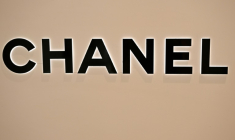 Un magasin Chanel, situé dans le 8e arrondissement de Paris, a été cambriolé à la voiture-bélier dans la nuit de mercredi à jeudi ( AFP / Anna KURTH )