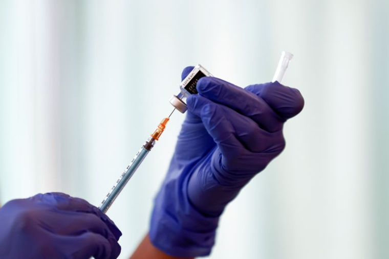 PFIZER A DU RETARD DANS SES LIVRAISONS DE VACCINS À L'UE, SELON DES SOURCES