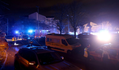 Les secours en intervention sur les lieux de l'explosion, le 15 décembre 2025 à Trévoux ( AFP / Alex MARTIN )