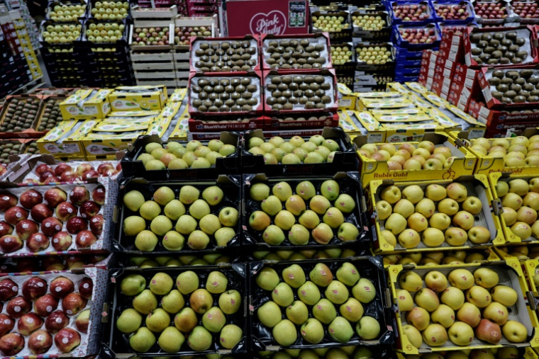 Des pommes en vente au marché de gros de Rungis, le 10 décembre 2025 ( AFP / STEPHANE DE SAKUTIN )